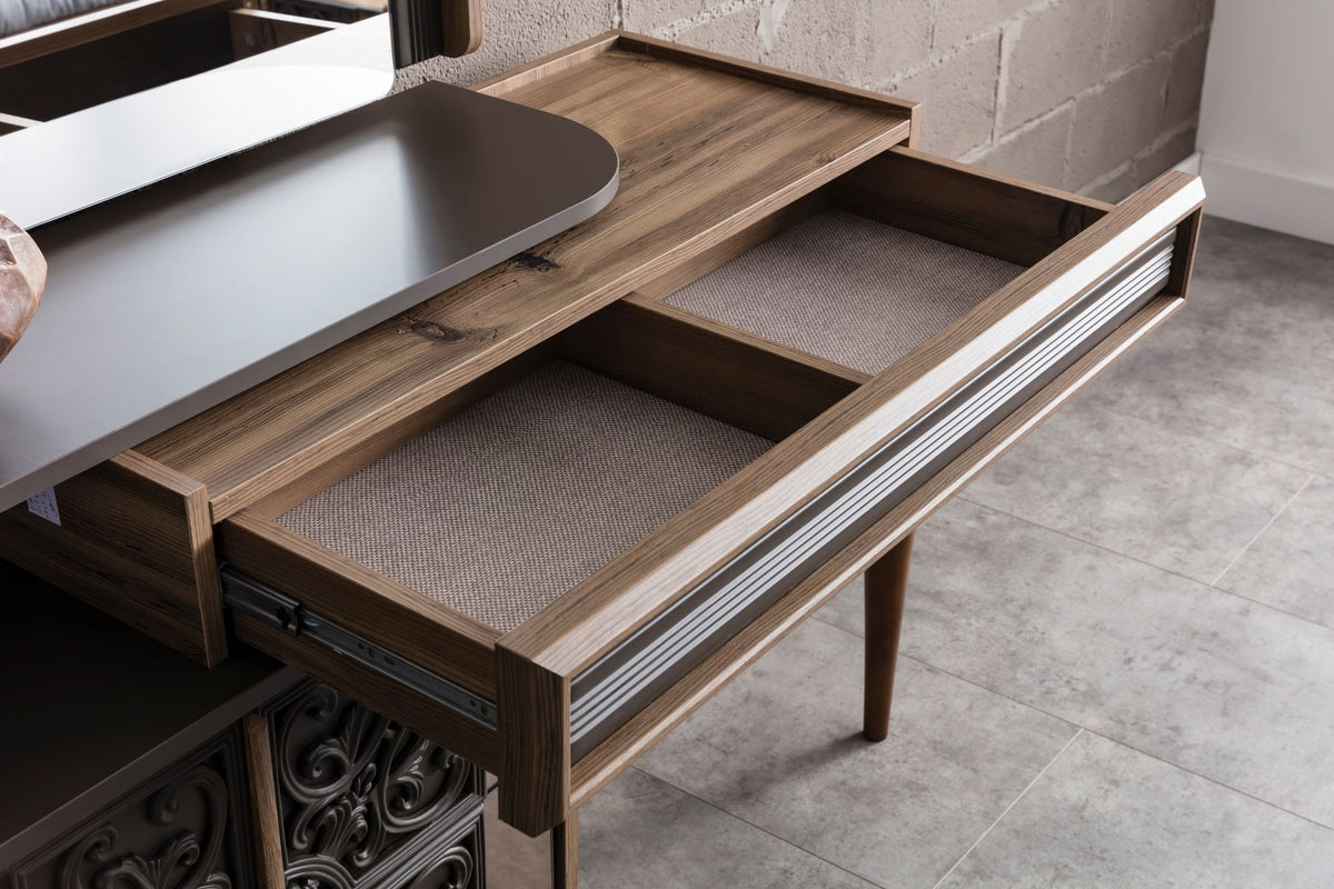 Weltew's Dresser