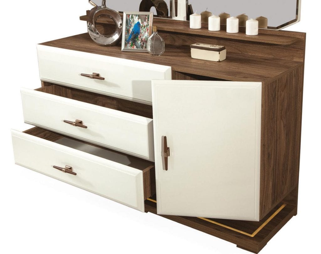 Emigran's Dresser