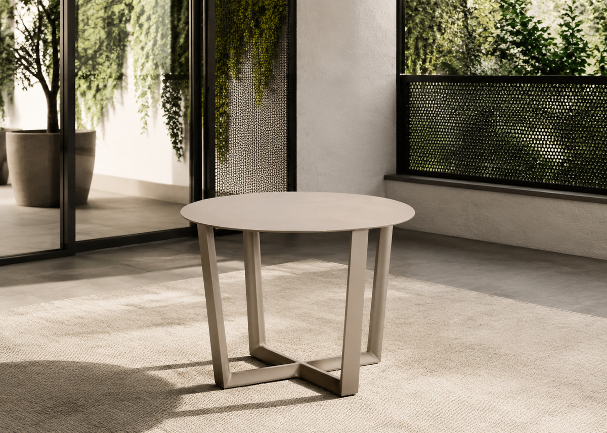 Cattelan table in Milan Metal Pergola – lifestyle view
