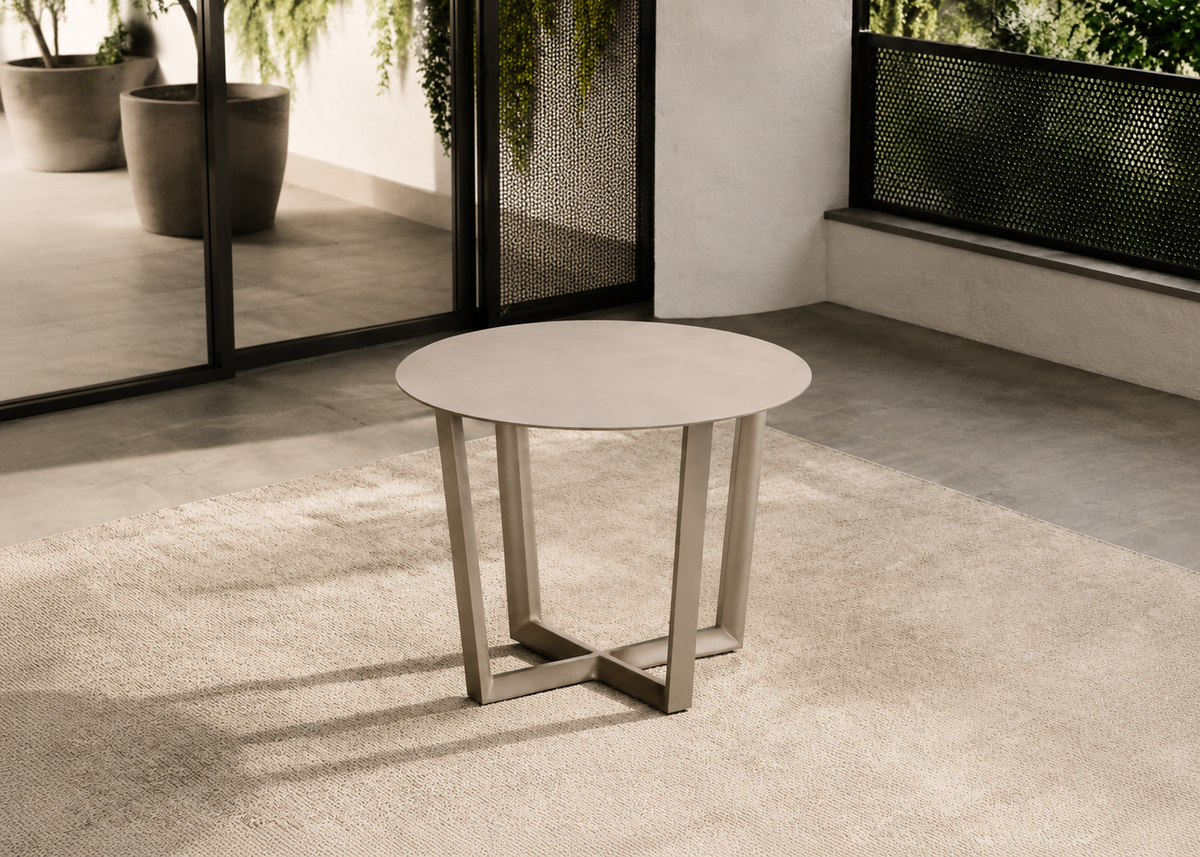 Cattelan table in Milan Metal Pergola – elevated front view