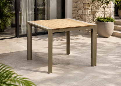 Leeds-Table in Leeds Garden Terrace – lifestyle view