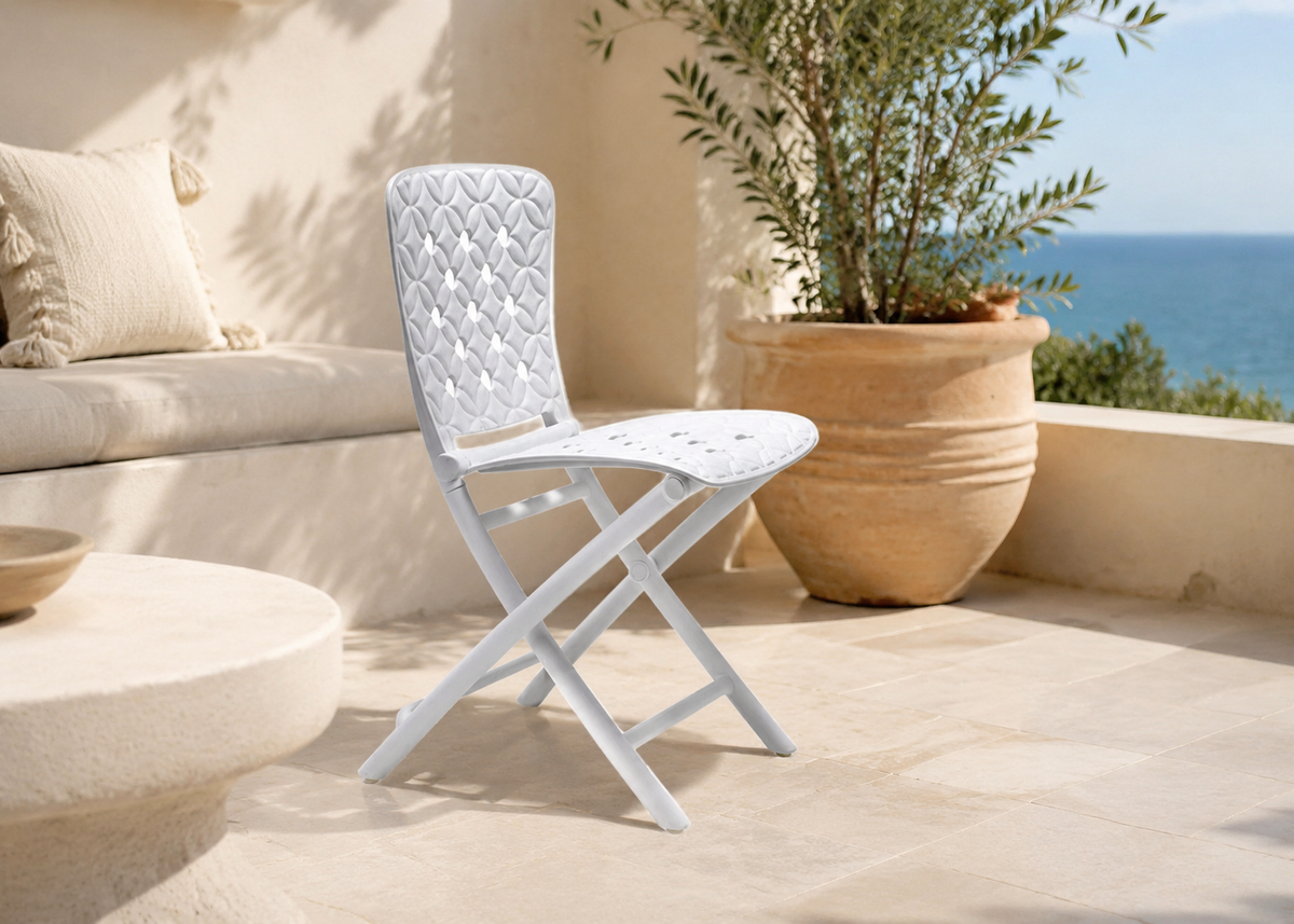 Zac spring white in White-Sand Coastal Terrace – lifestyle view